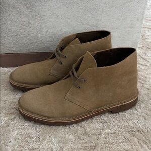 CLARKS 42.5 US 9.5 WIDE suede chukka boots, worn once!